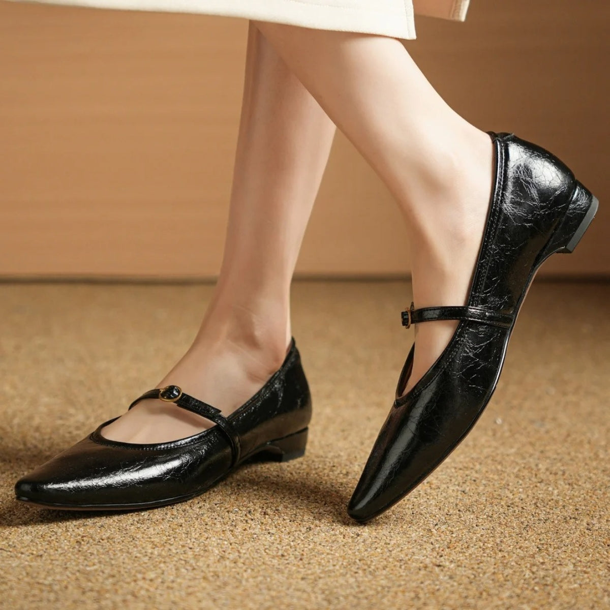 Ballerines Pointues En Cuir Noir Avec Brides