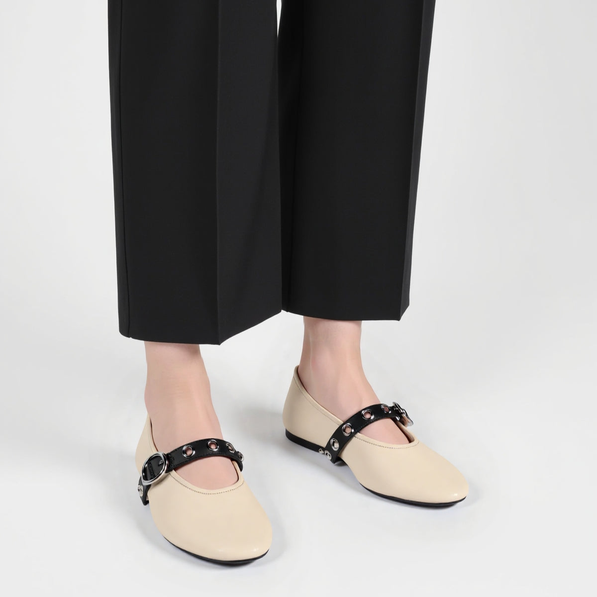 Ballerines Beiges À Boucle