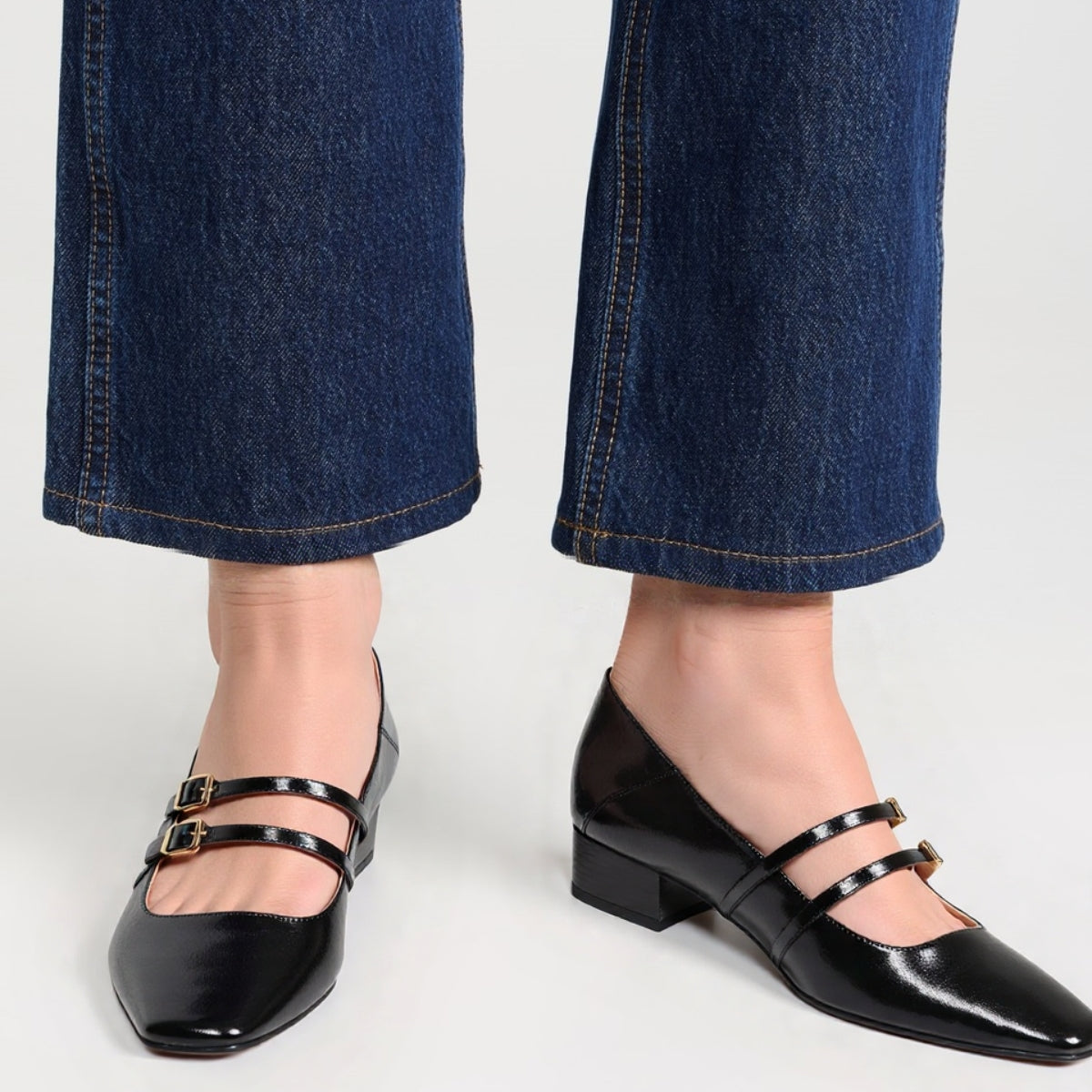 Ballerines Noires À Talon Avec Brides